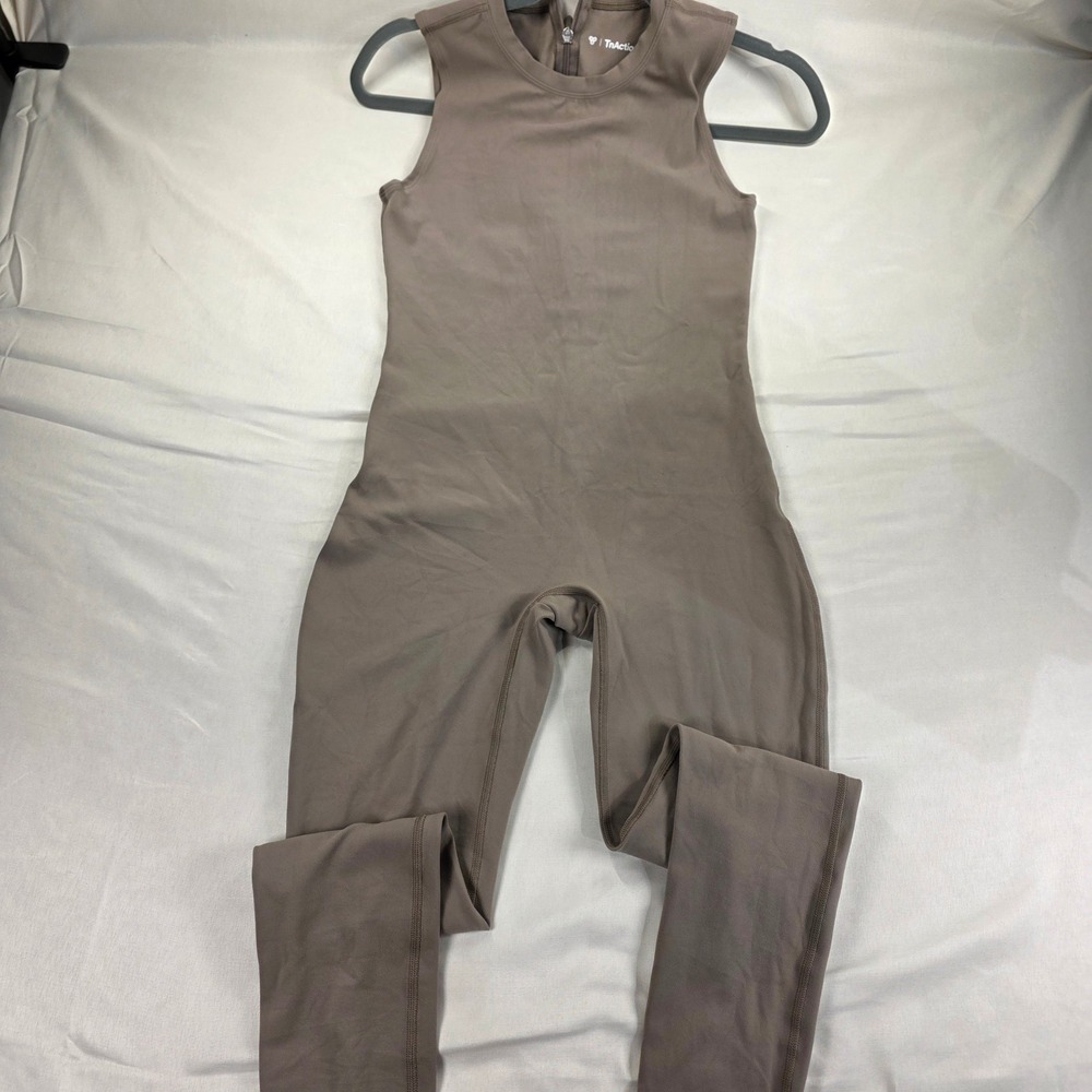 Aritzia TnaAction Sleeveless bodysuit Taupe Brown Mock Neck. S
Great 4 Fall